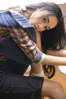 少妇湿漉漉的蕾丝内裤